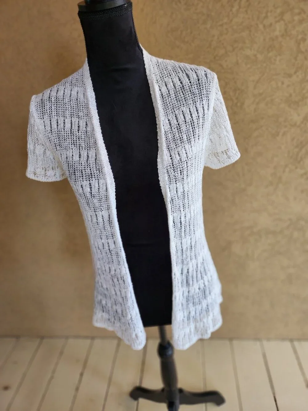Boho Coastal White Open Knit Short Sleeve Minimalist Cardigan Summer Layering M - Picture 2 of 10